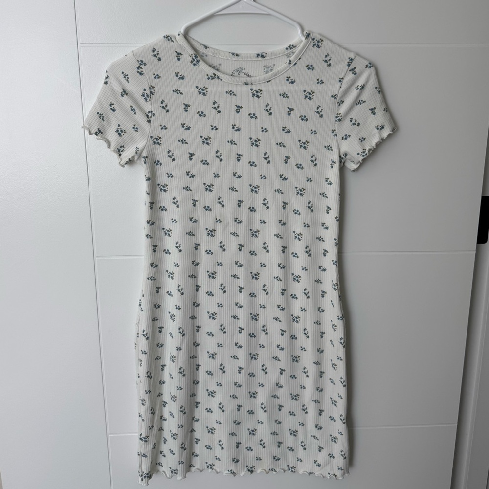 art class Cream Ribbed Short-Sleeve Dress with Blue Floral Print